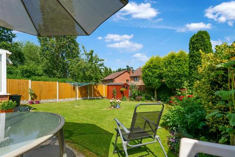 3 Haydon Close, Studley, B80 7SP