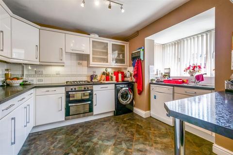 3 Haydon Close, Studley, B80 7SP