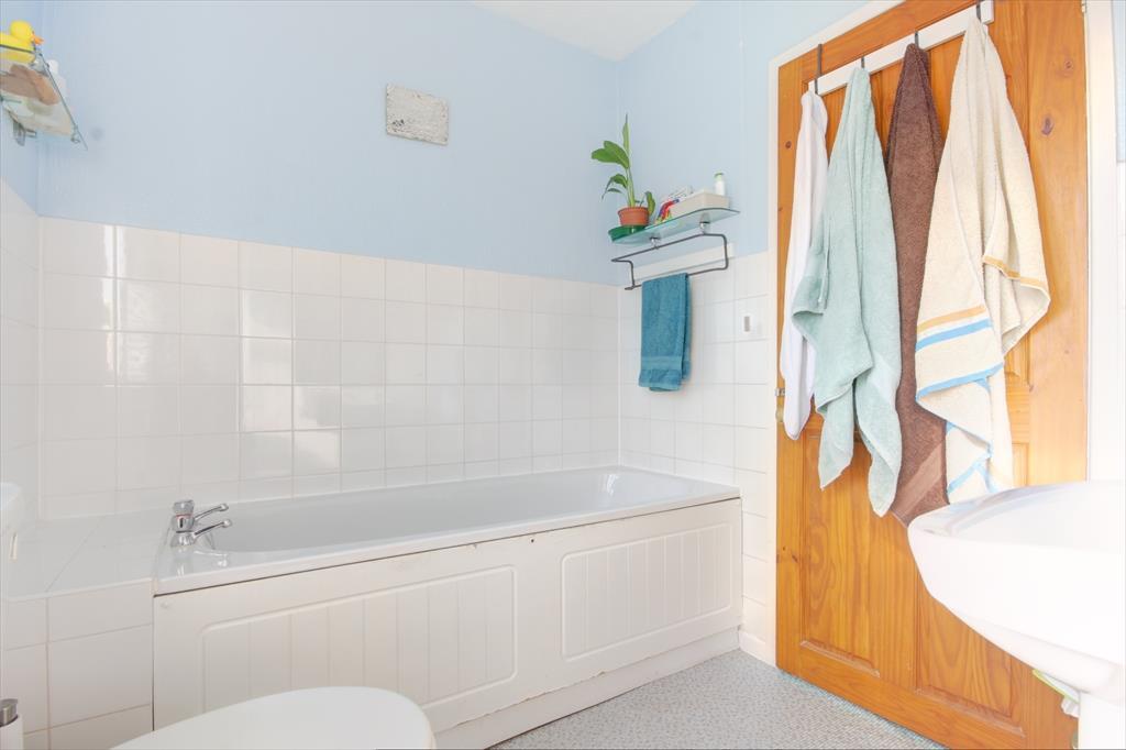 Bathroom 2.jpg