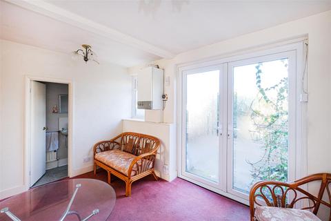 174 New Road, London, E4 9SJ