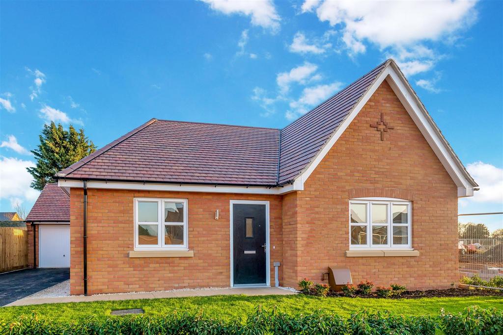 Waterloo Road, BidfordOnAvon, Alcester 2 bed detached bungalow £265,000