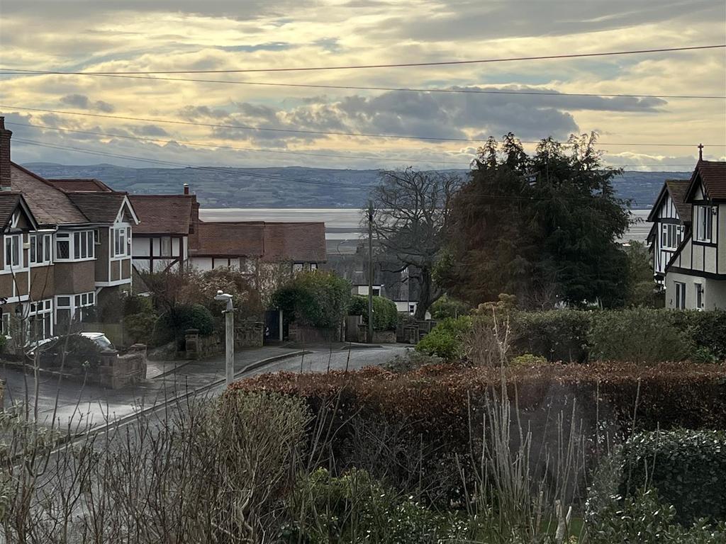 Castle Drive, Heswall, Wirral 3 bed semidetached house £339,950