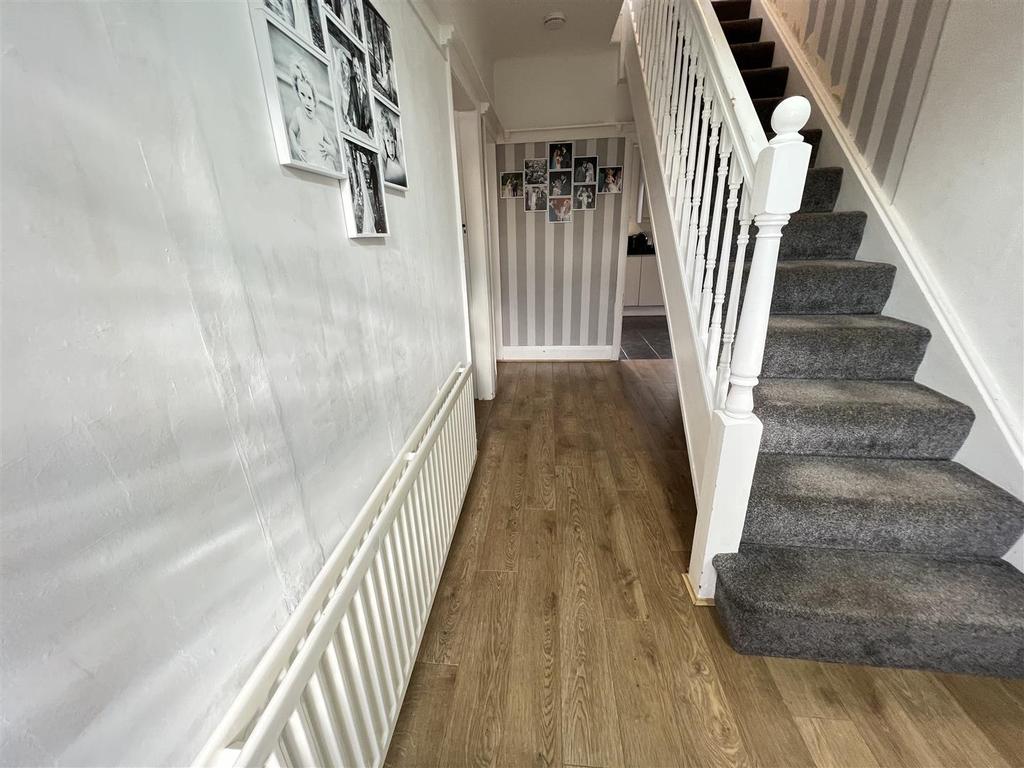Castle Drive, Heswall, Wirral 3 bed semidetached house £339,950
