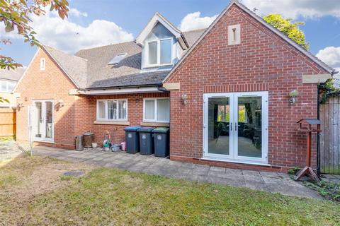 2a Morgan Close, Studley, B80 7PB
