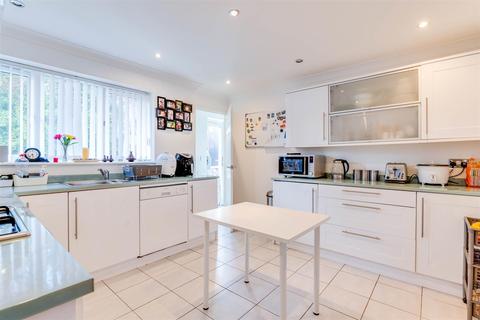 2a Morgan Close, Studley, B80 7PB
