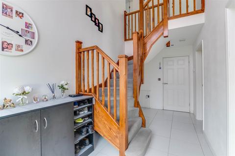 2a Morgan Close, Studley, B80 7PB