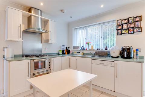 2a Morgan Close, Studley, B80 7PB