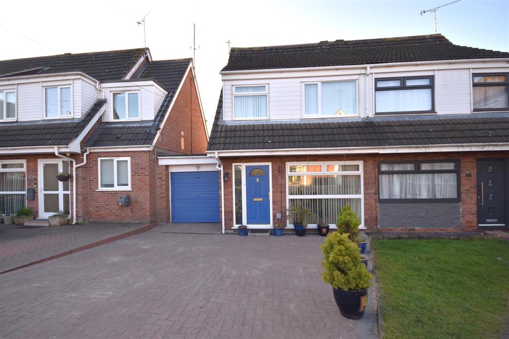 Rockfarm Grove, Little Neston, Neston 3 bed semidetached house £215,000