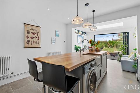 37 New Road, Studley, B80 7LY