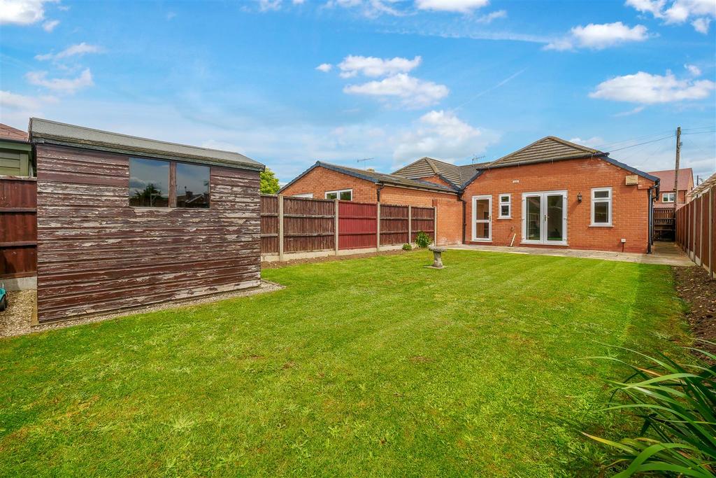 Linton, Westholme Road... 2 bed semidetached bungalow £269,000