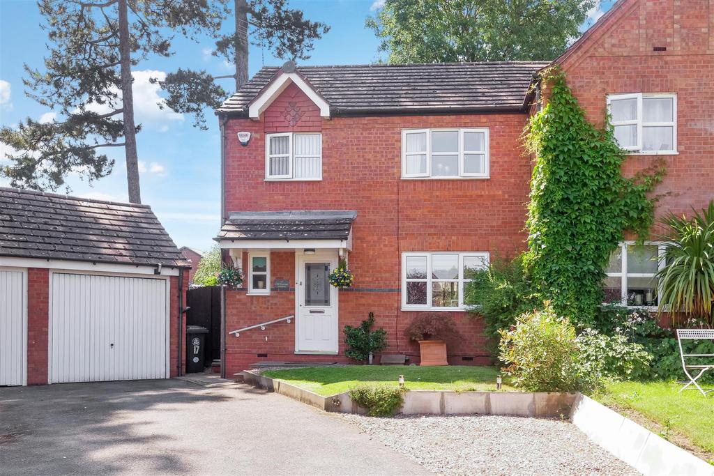 Old Vicarage Gardens, Studley 3 bed semidetached house £300,000