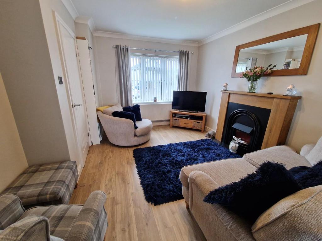 Ty Gwyn Drive, Brackla, Bridgend 3 bed semidetached house £215,000