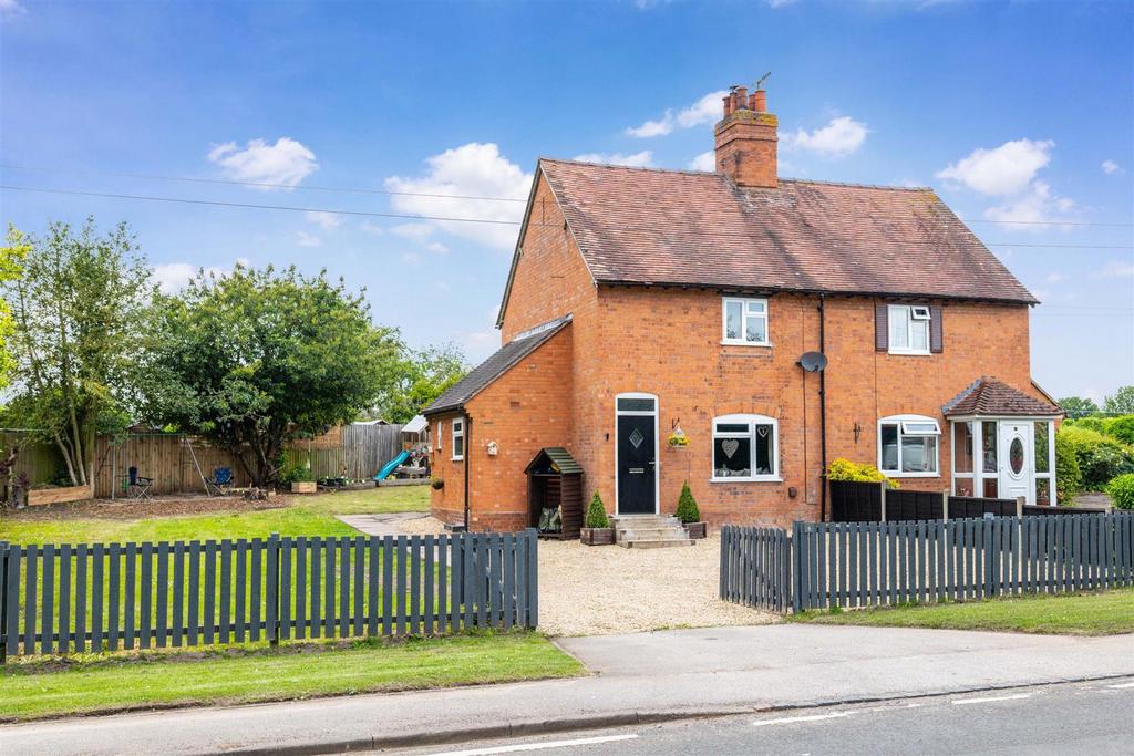 Rushford, Evesham 3 bed semidetached house £325,000