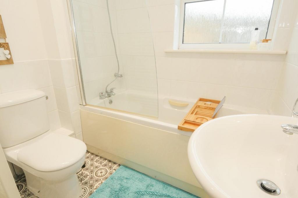 En suite bathroom
