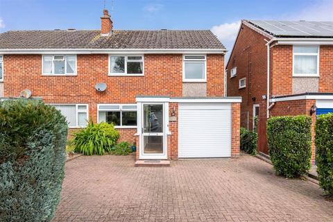 39 Fields Park Drive, Alcester, B49 6QR