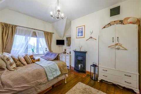 111 High Street, Studley, B80 7HN