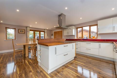Hillcrest Birmingham Road, Mappleborough Green, Studley, B80 7BJ