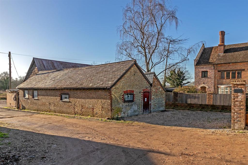 Sewell, Dunstable 3 bed semidetached bungalow £275,000