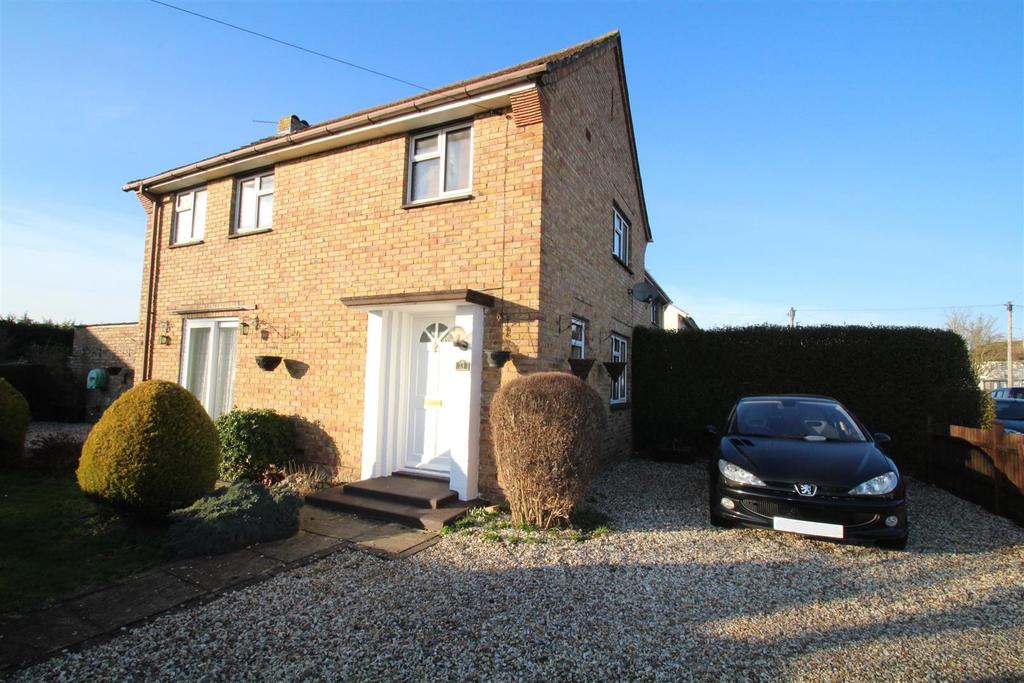 Meadowcroft, Swindon 3 bed end of terrace house £250,000