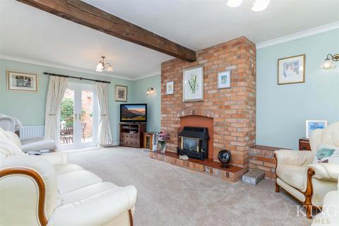 Teasel Cottage Alcester Road, Harvington, Evesham, WR11 8HX