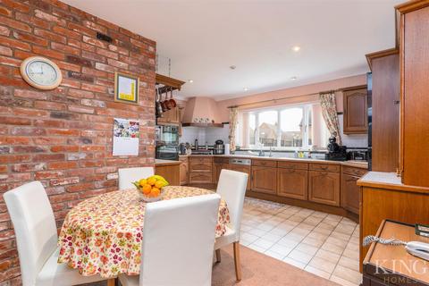 Teasel Cottage Alcester Road, Harvington, Evesham, WR11 8HX