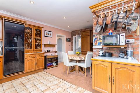 Teasel Cottage Alcester Road, Harvington, Evesham, WR11 8HX