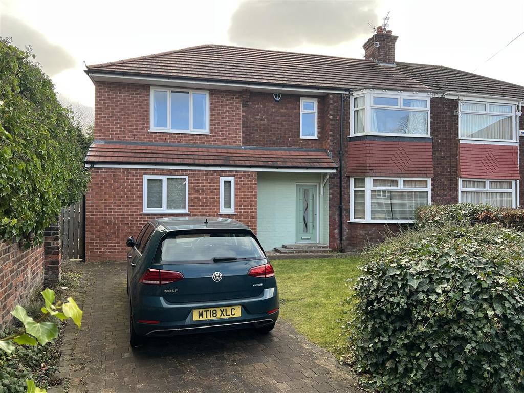 Mere Drive, Didsbury, Manchester 4 bed semidetached house £1,900 pcm