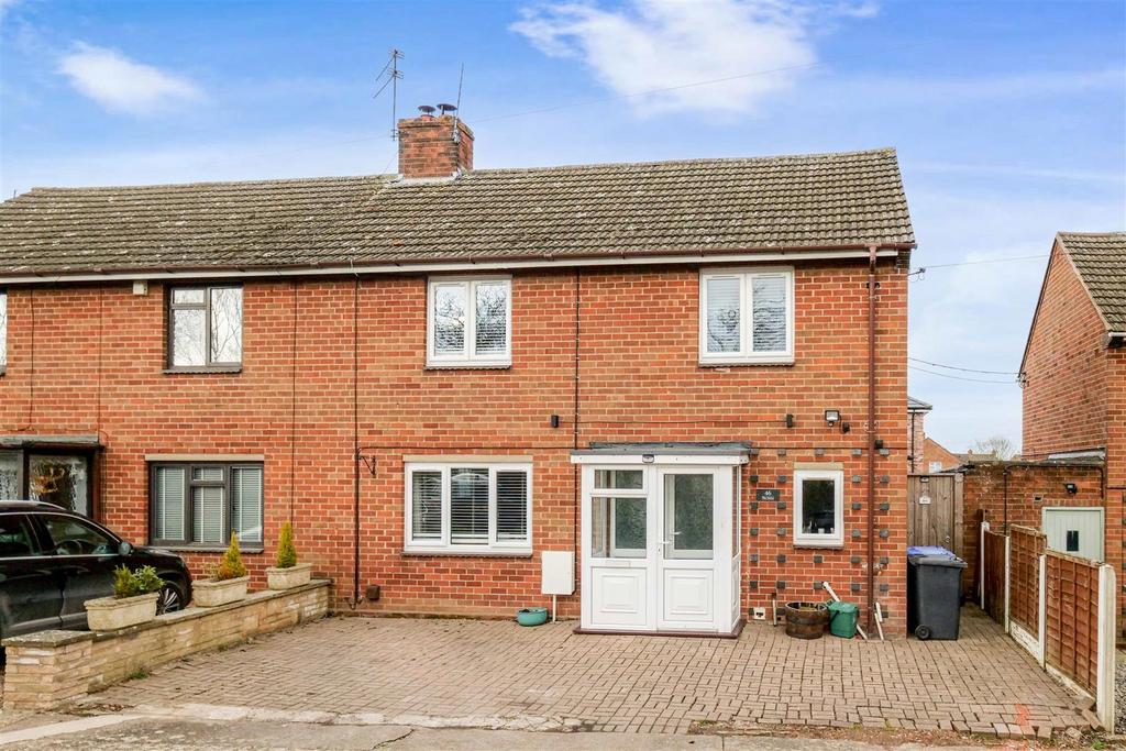 The Grove, Studley 3 bed semidetached house £260,000