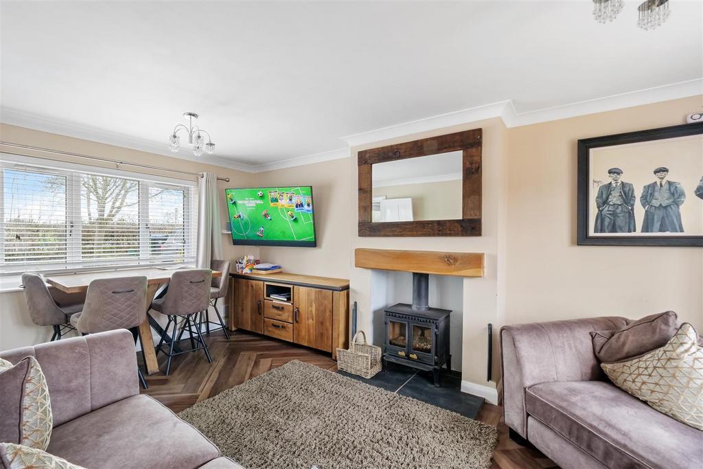 The Grove, Studley 3 bed semidetached house £260,000