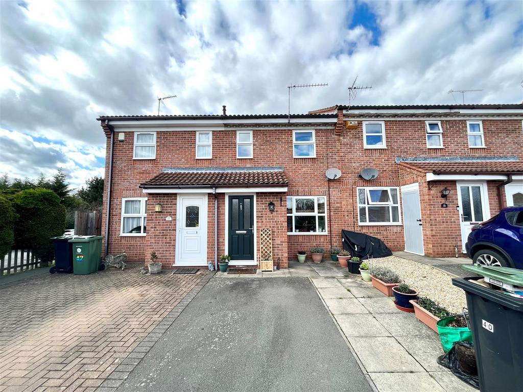 Ailesbury Road, Ampthill, Bedford 2 bed terraced house for sale £300,000