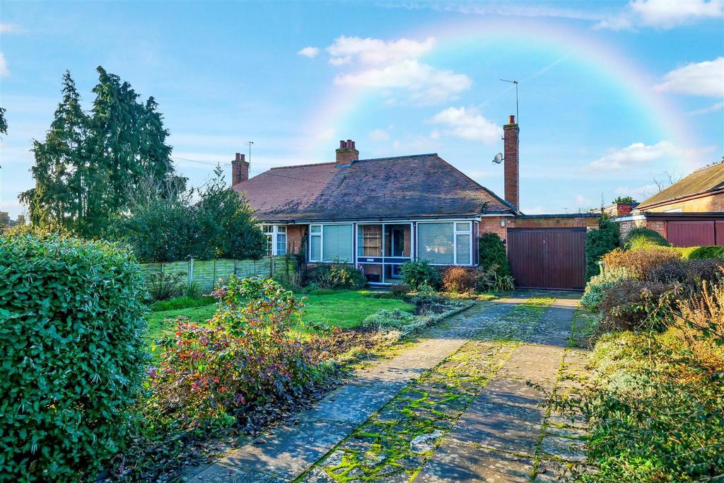 Westholme Road, BidfordOnAvon, Alcester 2 bed semidetached bungalow