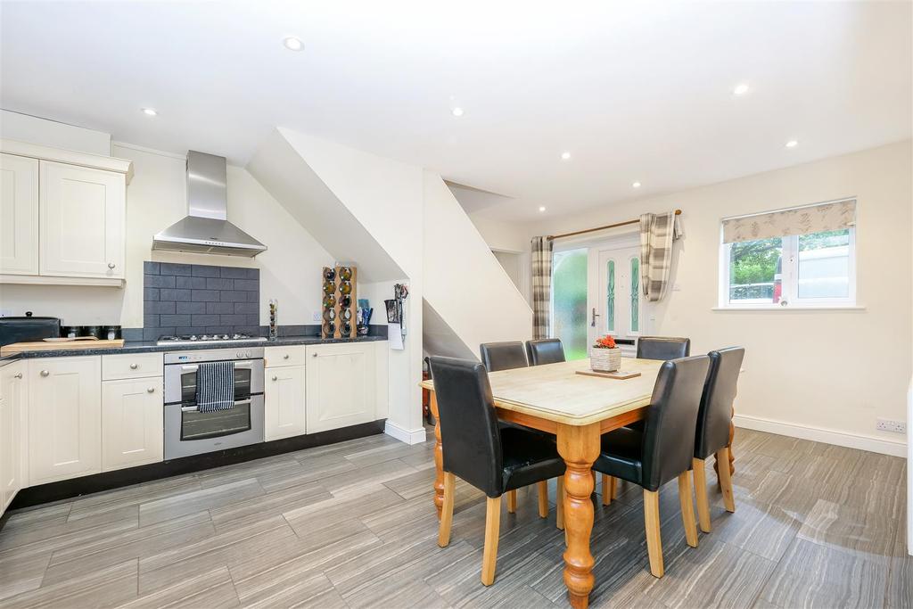 The Grove, Studley 3 bed semidetached house £230,000