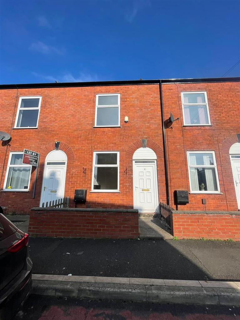 Read Street West, Hyde 2 bed house £775 pcm (£179 pw)