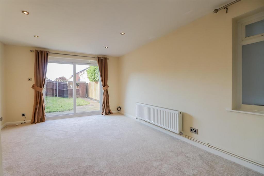 Drake Close, Horsham 2 bed semidetached house £349,950