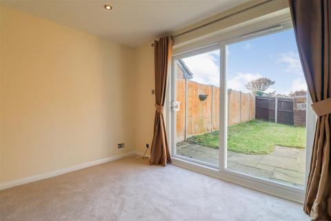 30 Drake Close, Horsham, RH12 5UB
