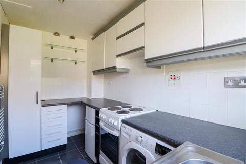 30 Drake Close, Horsham, RH12 5UB