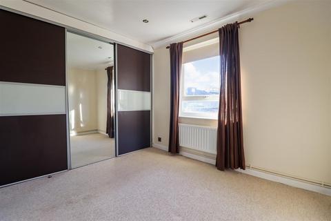 30 Drake Close, Horsham, RH12 5UB