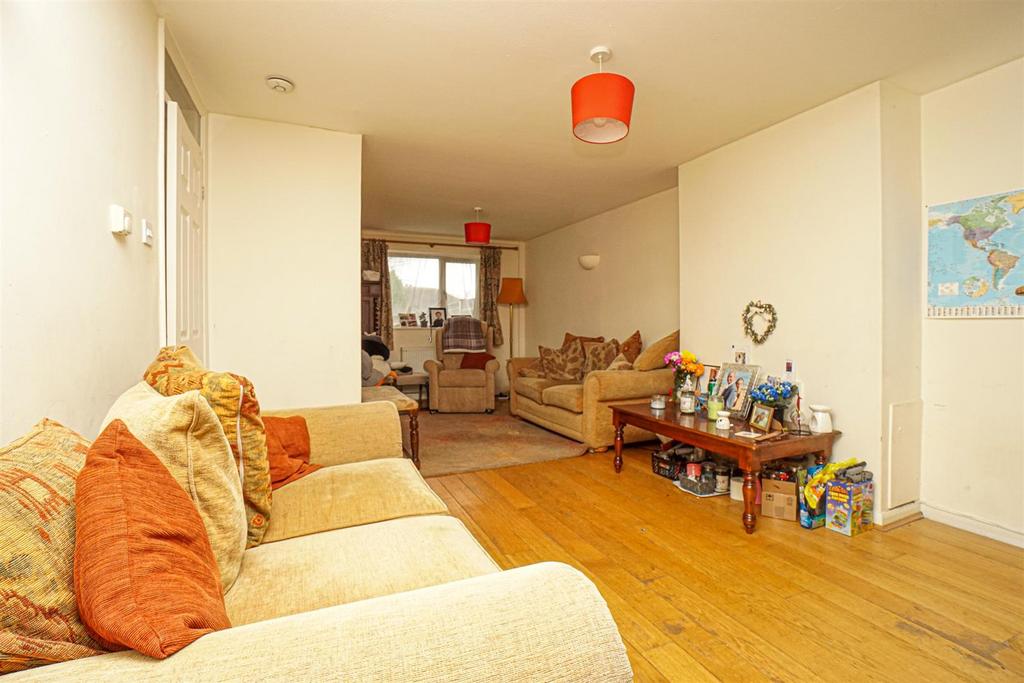 Abbotsfield Close, Hastings 3 bed semidetached house £340,000