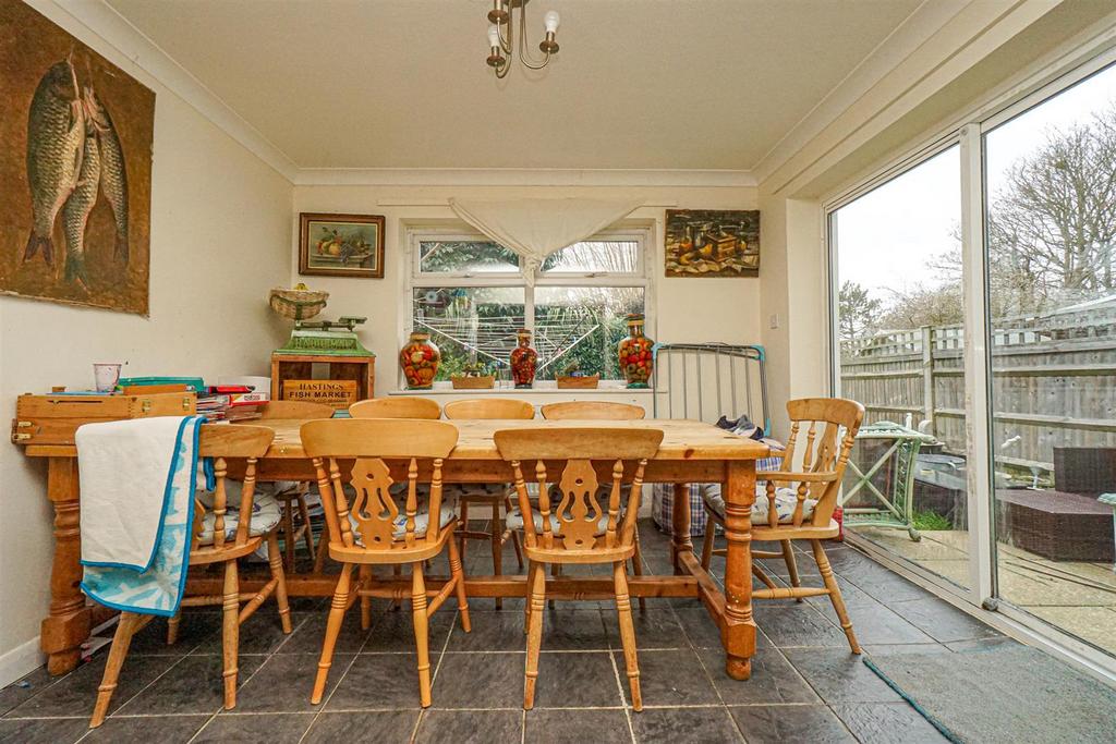 Abbotsfield Close, Hastings 3 bed semidetached house £340,000