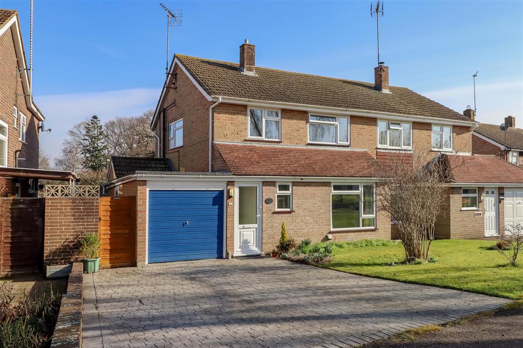 Millfield, Southwater, Horsham 3 bed semidetached house £515,000