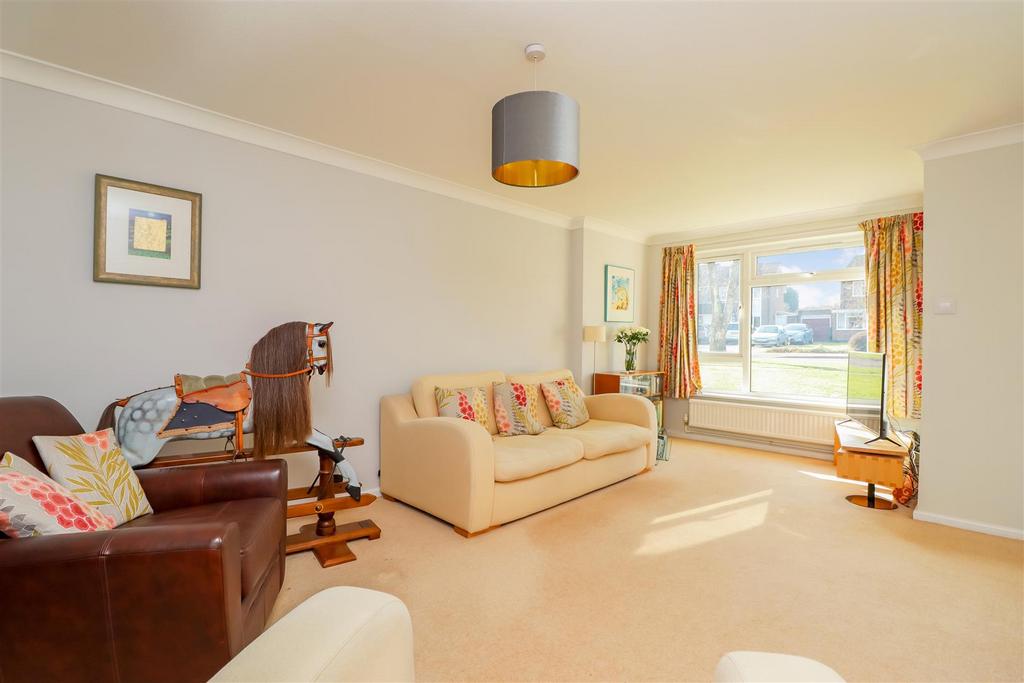 Millfield, Southwater, Horsham 3 bed semidetached house £515,000