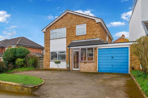9a Castle Road, Studley, B80 7LS