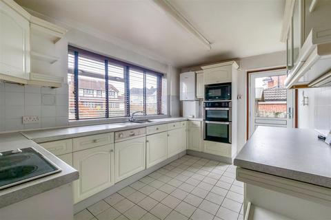 9a Castle Road, Studley, B80 7LS