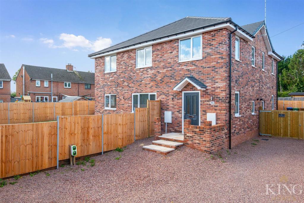 The Grove, Studley 3 bed semidetached house £270,000