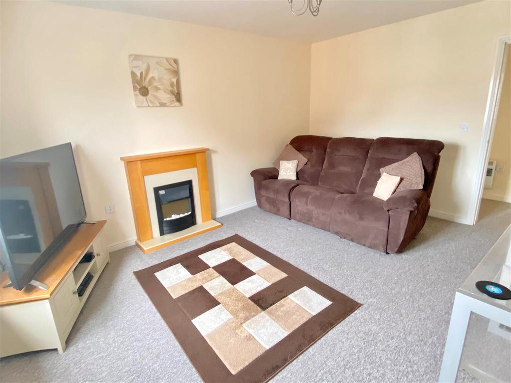 Eliot Mews, Stockingford, Nuneaton 2 bed flat £625 pcm (£144 pw)