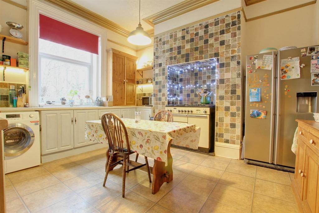 Dining kitchen
