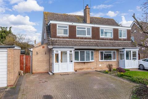 1 Fairwater Crescent, Alcester, B49 6QX