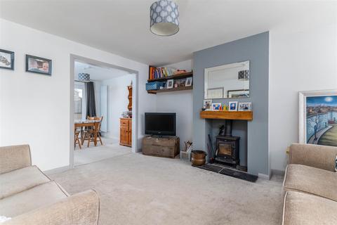 1 Fairwater Crescent, Alcester, B49 6QX