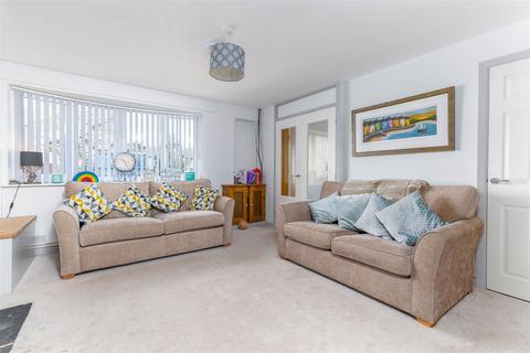1 Fairwater Crescent, Alcester, B49 6QX