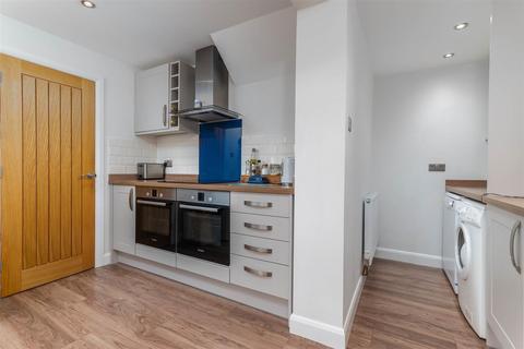 1 Fairwater Crescent, Alcester, B49 6QX